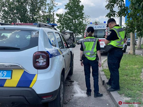 Возле Одесского аэропорта столкнулись Dodge и Volkswagen — пострадали два человека