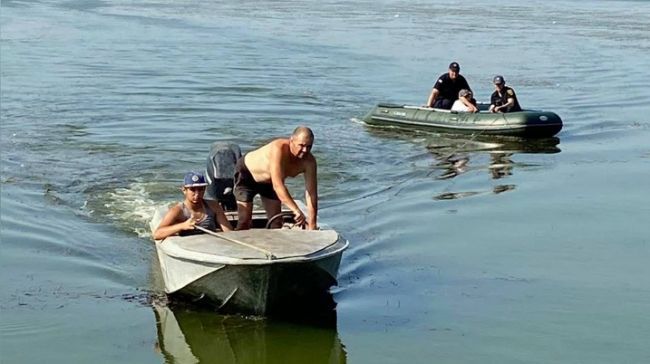 В Одесской области подростка унесло в море на надувном матрасе