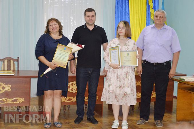 В Килии впервые наградили выпускников-медалистов стипендиями из городского бюджета