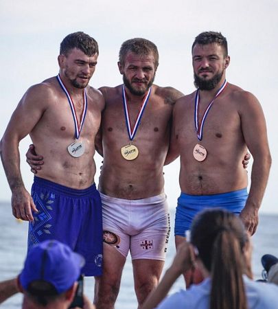 Уроженец Болградского района взял “серебро” на Мировой серии по пляжной борьбе во Франции
