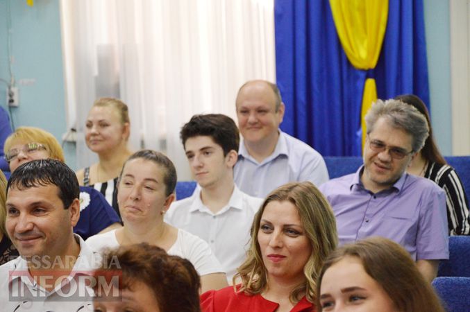 В Килии впервые наградили выпускников-медалистов стипендиями из городского бюджета