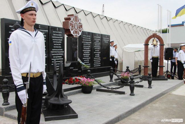 Стеллу погибшим военным морякам открыли в Одессе. ФОТОрепортаж