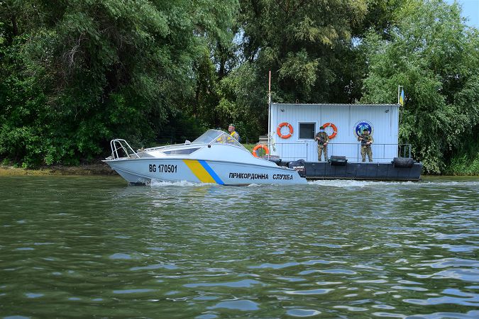 Два румына на Дунае: пограничники Измаильского отряда задержали “заблудившихся” рыбаков