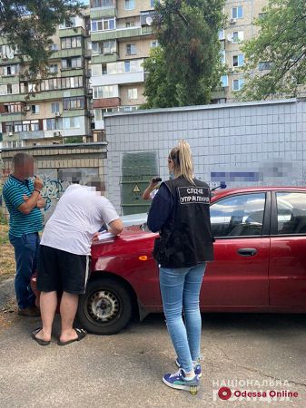 Продавали фальшивые доллары: одесские правоохранители задержали гражданина РФ и киевлянина