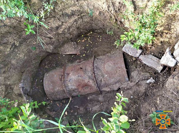 В Одесской области в земле нашли бочки с химикатами