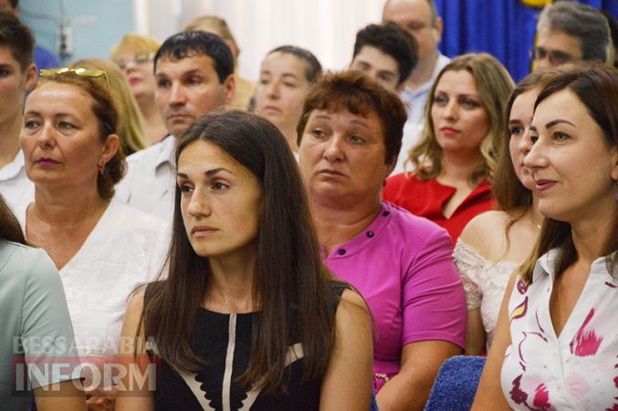 В Килии впервые наградили выпускников-медалистов стипендиями из городского бюджета
