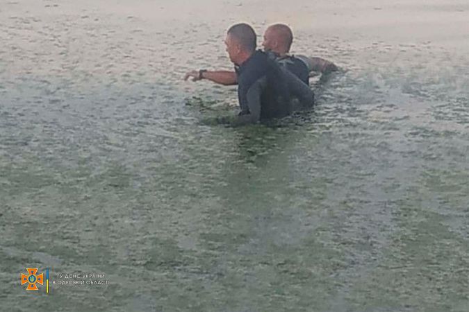 В Затоке утонул мужчина — его ребенка до сих пор не нашли: фото и видео