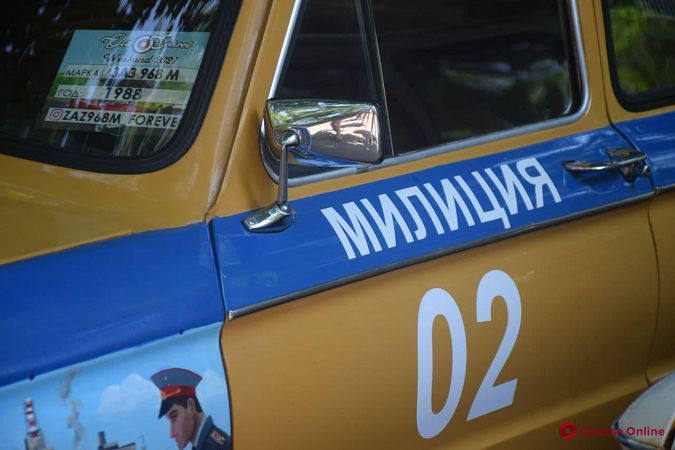 Почти все на ходу: в Одессе на 411-й батарее проходит выставка ретро-автомобилей (фото)