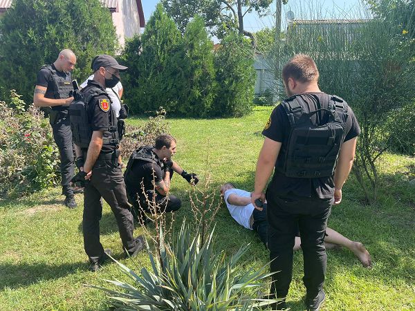 В сельсовет Фонтанки пришел «на разборки» мужчина с ножом (ВИДЕО)