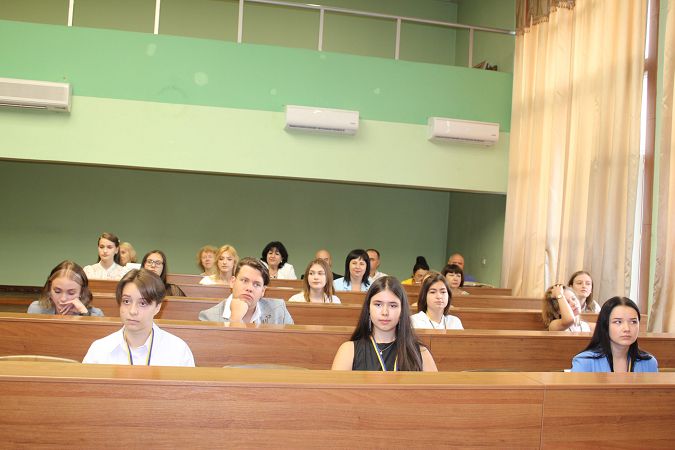 В Измаиле торжественно вручили медали рекордному количеству выпускников (фото)
