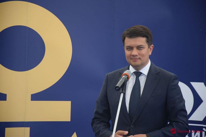 Глава Верховной Рады Разумков посетил порт «Южный» (фото)