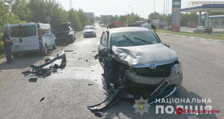 Под Одессой столкнулись четыре автомобиля – трое человек в больнице