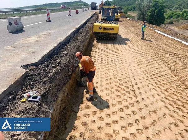 В Одеській області ремонтують трасу, де стався зсув: коли обіцяють завершити роботи