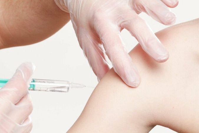 Почему можно заболеть коронавирусом после вакцинации — комментарий специалиста