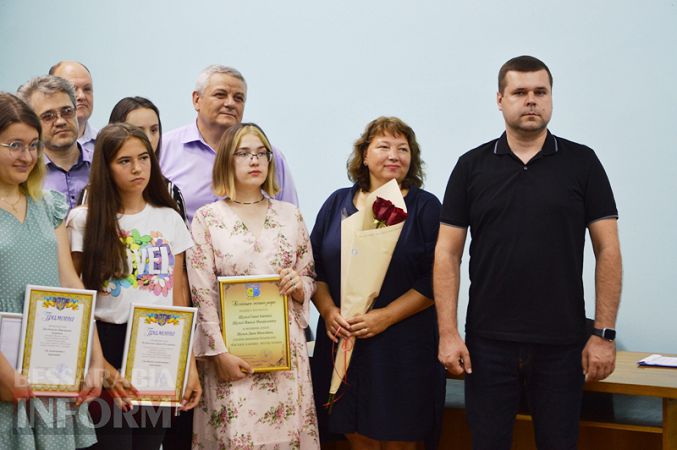 В Килии впервые наградили выпускников-медалистов стипендиями из городского бюджета
