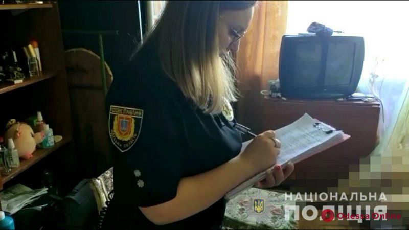 Позвонила в больницу на третий день: жительница Черноморска в свой день рождения зарезала супруга