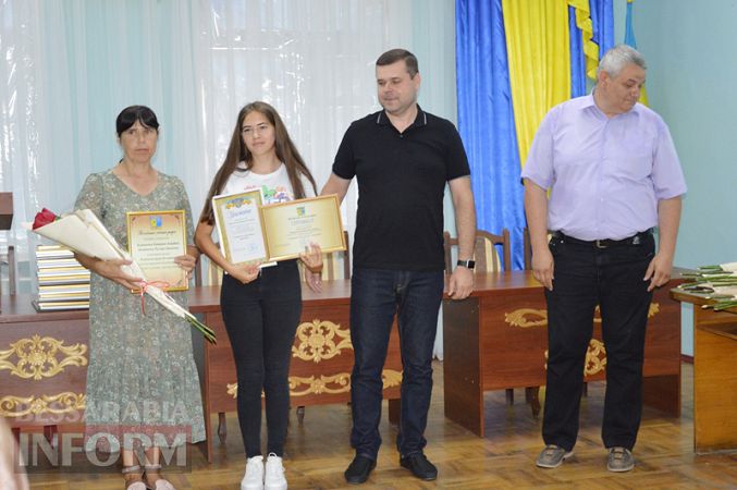 В Килии впервые наградили выпускников-медалистов стипендиями из городского бюджета