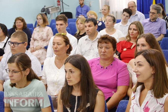 В Килии впервые наградили выпускников-медалистов стипендиями из городского бюджета