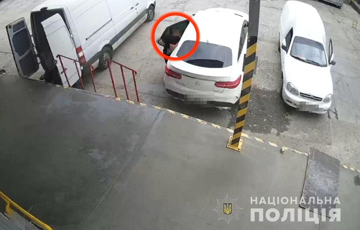 Харьковчане похитили из авто в Одессе 300 тысяч гривен