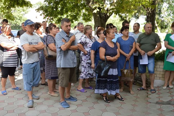 В Килийской громаде СБУ объявила сельских жителей, которые 30 лет обрабатывали свои участки, захватчиками и арестовала их земли и урожай: люди готовы бунтовать