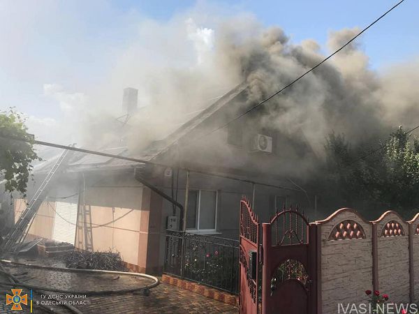 В Одесской области на крыше жилого дома загорелись солнечные панели