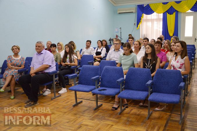 В Килии впервые наградили выпускников-медалистов стипендиями из городского бюджета