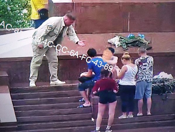 Туристы в Одессе собирались жарить шашлык на Вечном огне 02