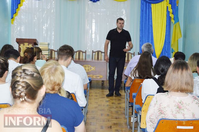 В Килии впервые наградили выпускников-медалистов стипендиями из городского бюджета