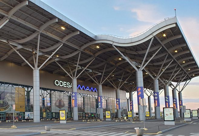 Одесский аэропорт временно не будет принимать и отправлять рейсы