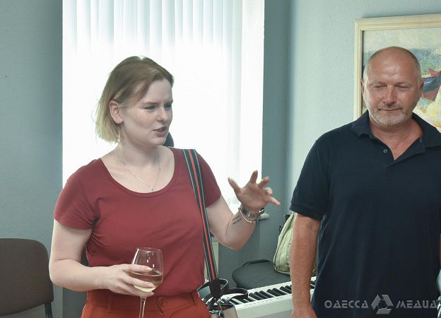 В пресс-центре «Одесса-медиа» открылась выставка живописи «Поцелуй лета»