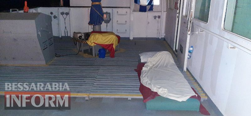 Моряк из Килии застрял на обесточенном судне в Восточной Африке, где из-за сильной жары скончался его коллега