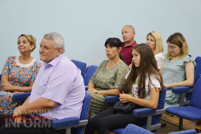 В Килии впервые наградили выпускников-медалистов стипендиями из городского бюджета