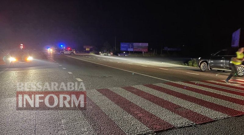 На трассе Одесса-Рени Nissan сбил троих людей на пешеходном переходе: женщина и ребенок погибли, еще одна пострадавшая доставлена в больницу
