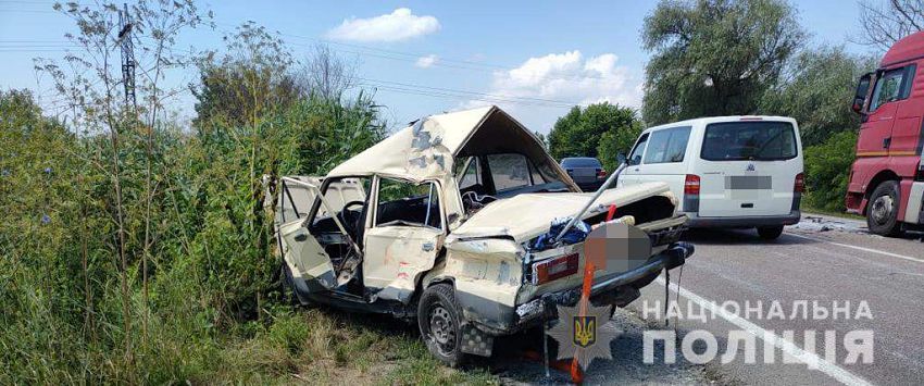 На трасі Одеса – Рені ВАЗ зіткнувся із вантажівкою на зустрічній: водій загинув