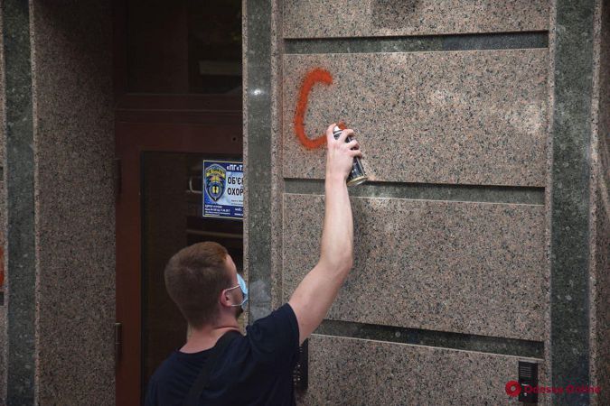 Под прикрытием: как одесский активист поработал в колл-центре мошенников