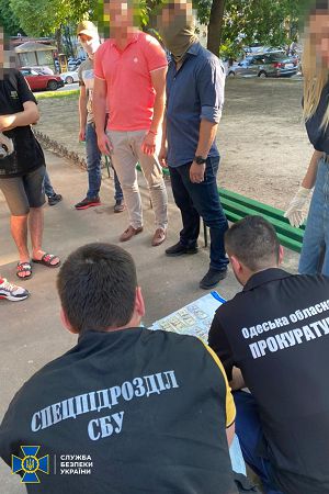 СБУ: Одесская таможня незаконно оформляла более 100 автомобилей ежемесячно