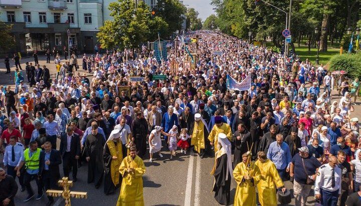 Верующие из Болграда готовятся к Крестному ходу