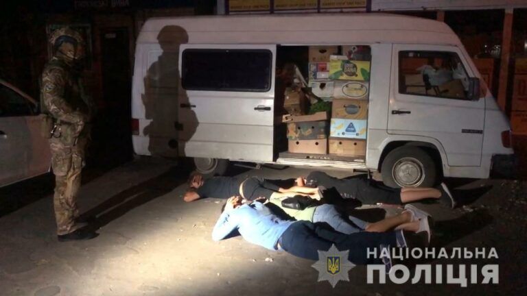 Вымогали деньги у предпринимателя: в Одессе задержали банду шантажистов (ФОТО, ВИДЕО)