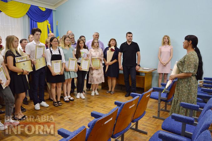 В Килии впервые наградили выпускников-медалистов стипендиями из городского бюджета