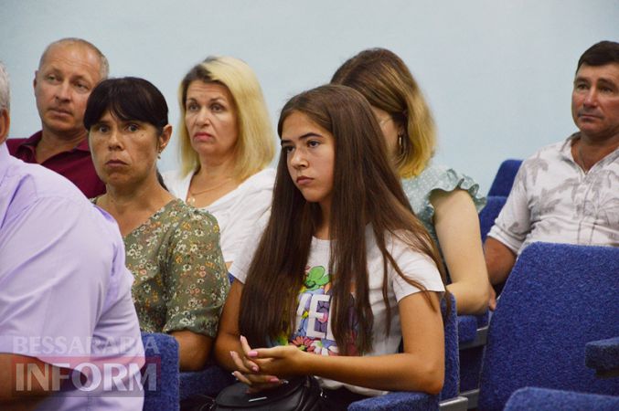 В Килии впервые наградили выпускников-медалистов стипендиями из городского бюджета