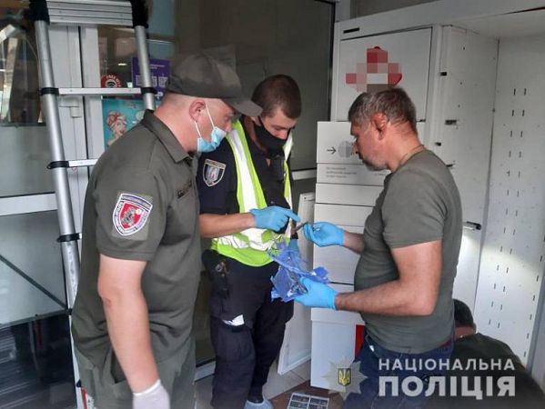 Правоохоронці затримали підривника поштоматів у Києві та Одесі