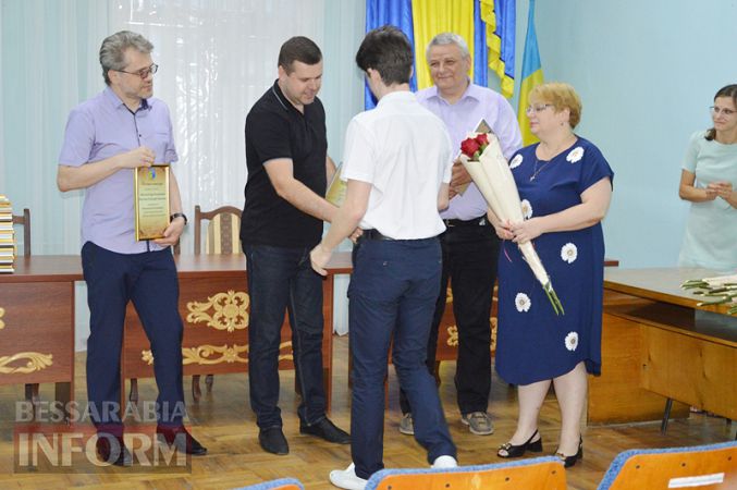 В Килии впервые наградили выпускников-медалистов стипендиями из городского бюджета