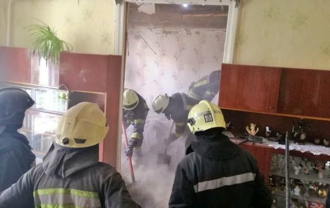 В Одесі в двоповерховому будинку обвалилася покриття, є жертва