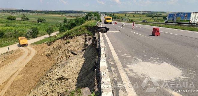 Разрушенный оползнем участок трассы Киев-Одесса обещают восстановить до 3 августа