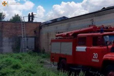 На территории мясокомбината в Одесской области произошел пожар