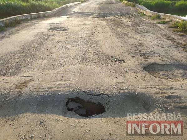 Килийская громада: аварийный мост над каналом Кофа начал проваливаться (фотофакт)