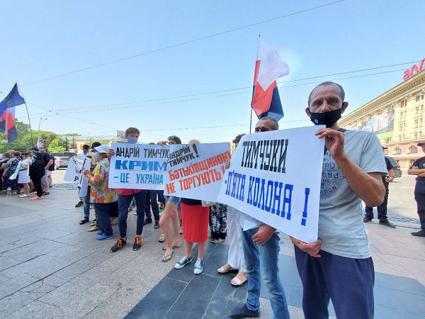 Под Харьковской облгосадминистрацией прошел митинг под флагами народности Мордовы