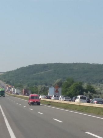 Обвал на одесской трассе спровоцировал многокилометровую пробку