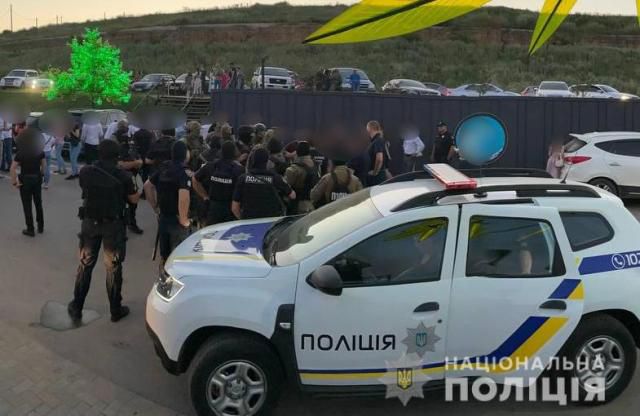 Свадьба со стрельбой и дрифтом прошла в Фонтанке (ФОТО, ВИДЕО)