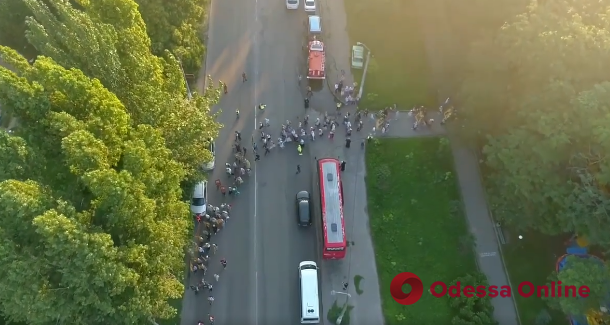 В Одессе участники крестного хода спровоцировали транспортный коллапс (видео)